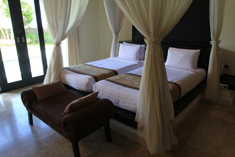 Royal Pool Villa Bali نوسا دوا الغرفة الصورة